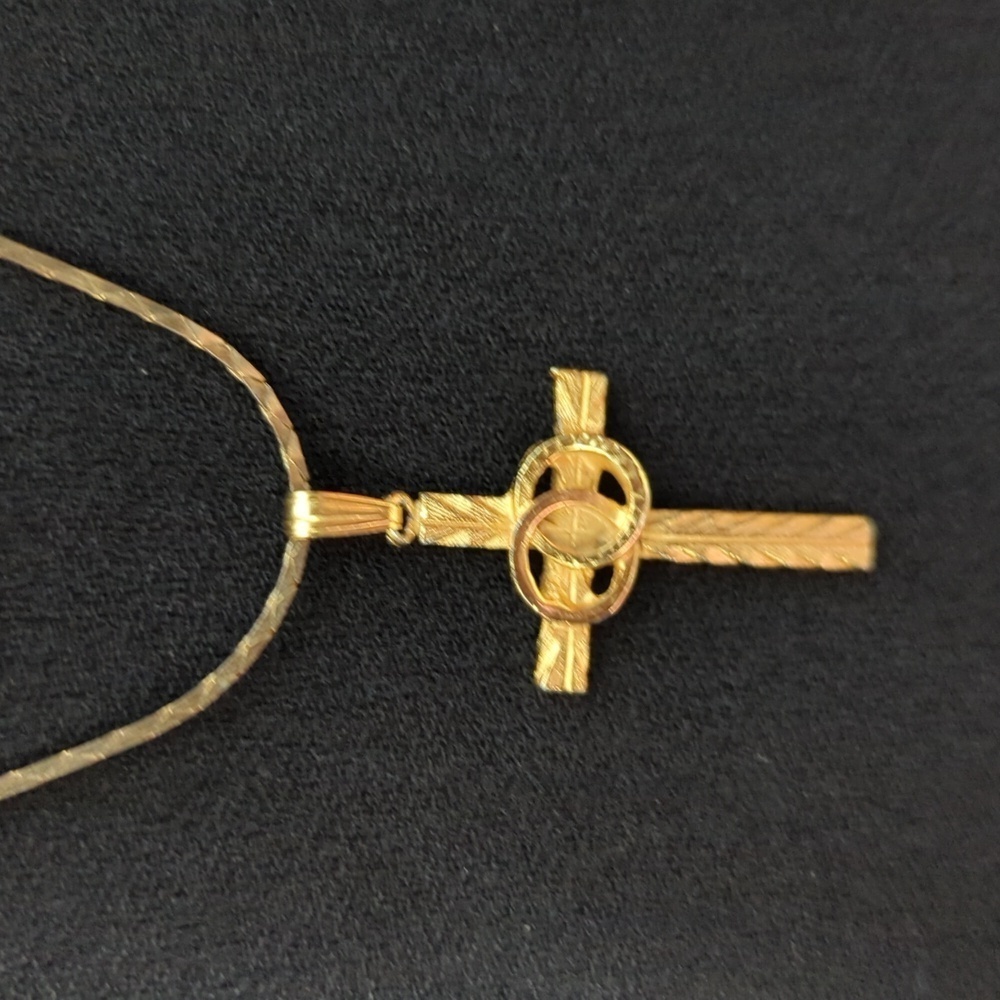 Gold tone double Wedding band 12" chain unmarked Cross